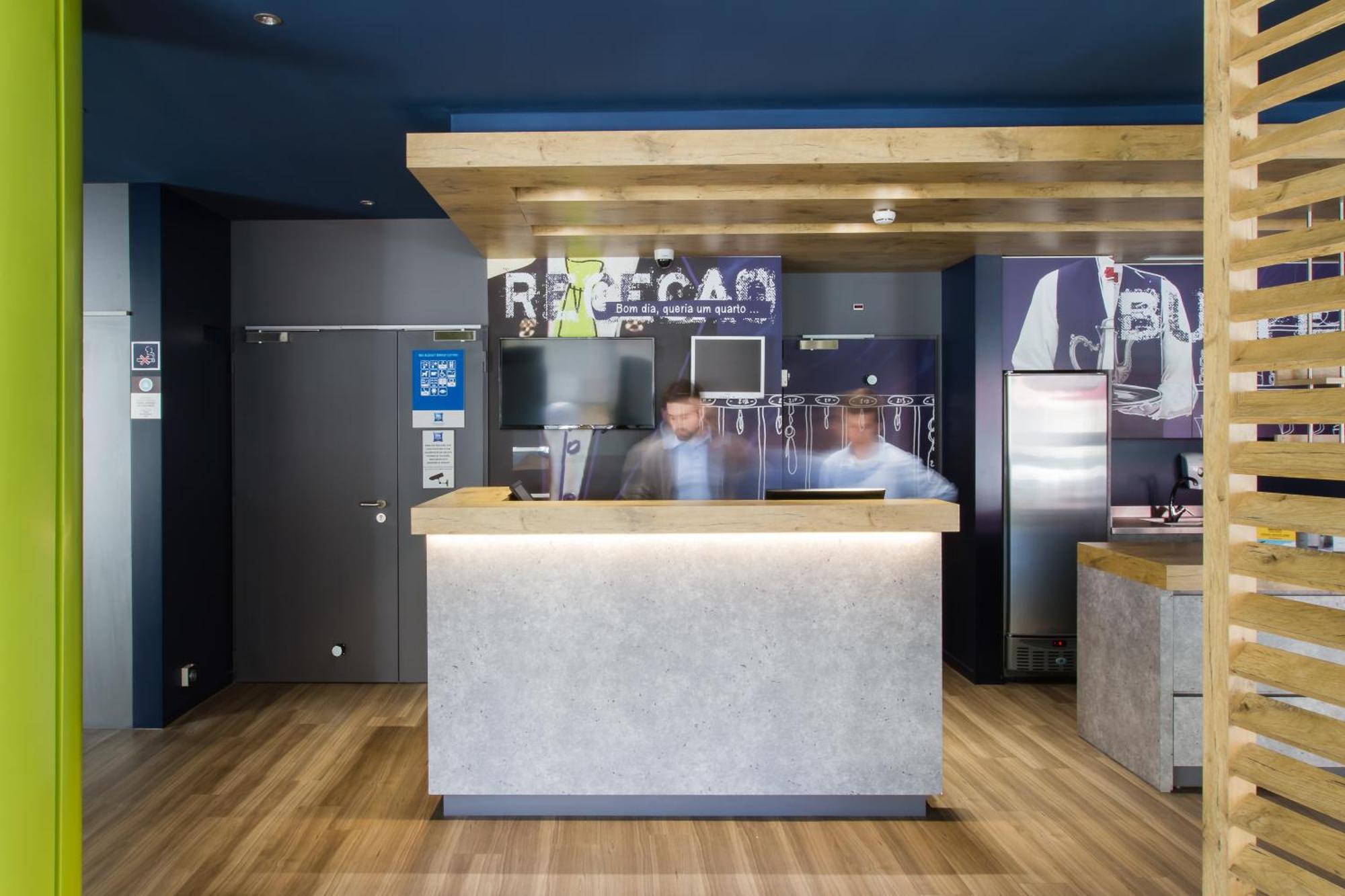 Ibis Budget Braga Centro Bagian luar foto