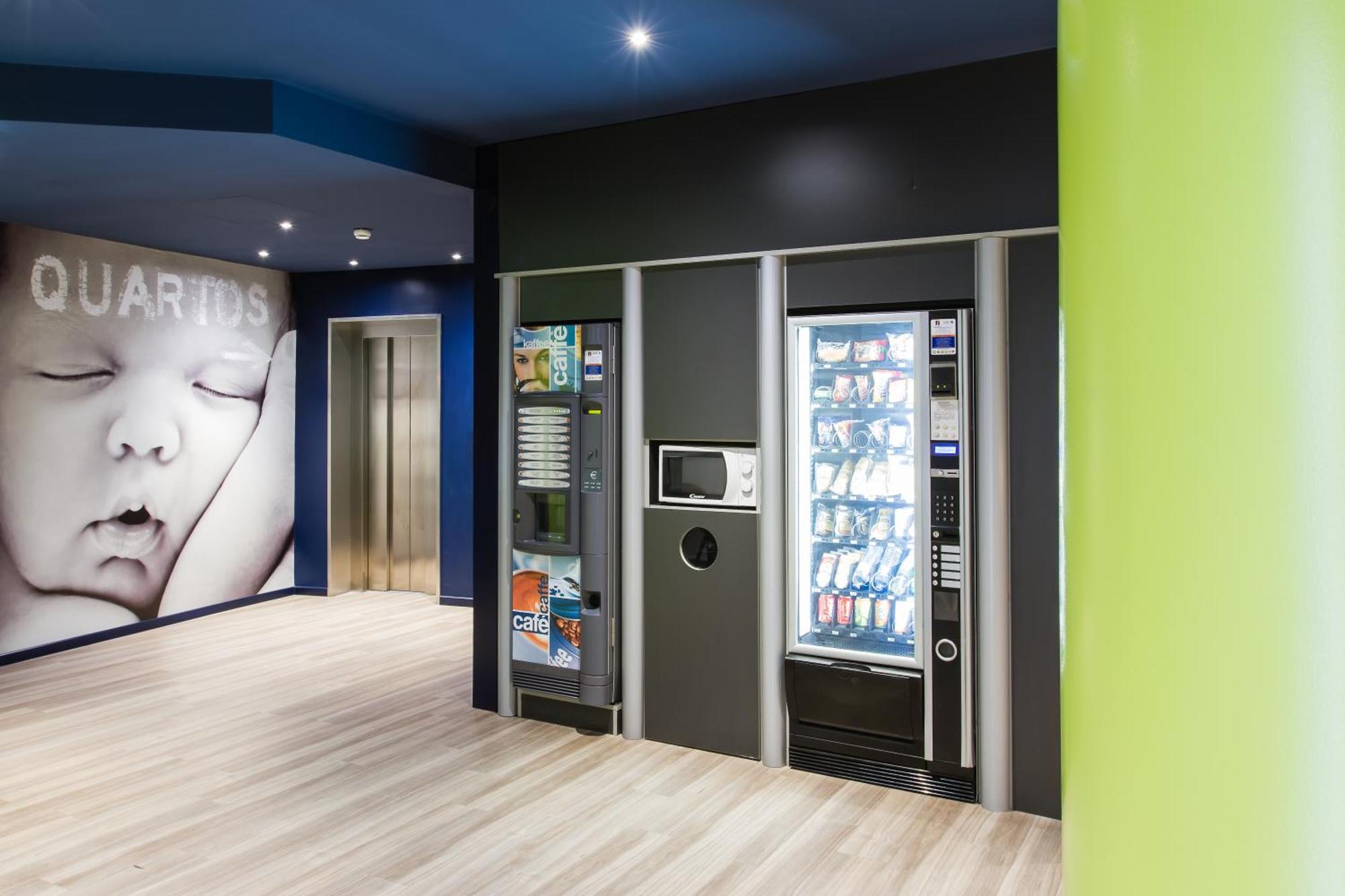 Ibis Budget Braga Centro Bagian luar foto