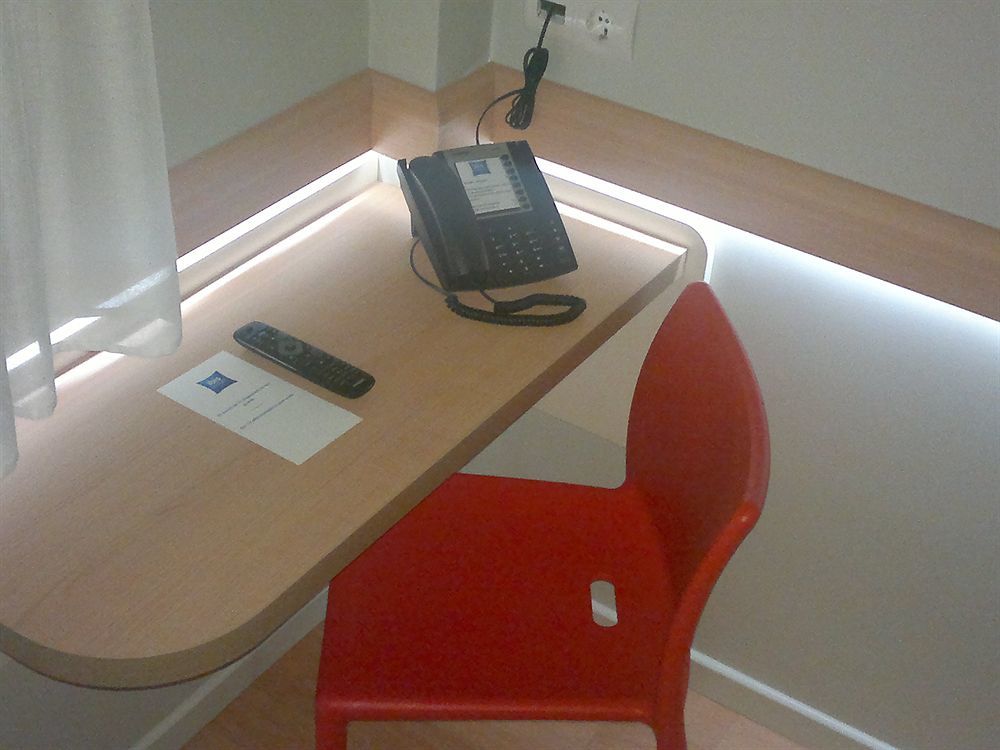 Ibis Budget Braga Centro Bagian luar foto