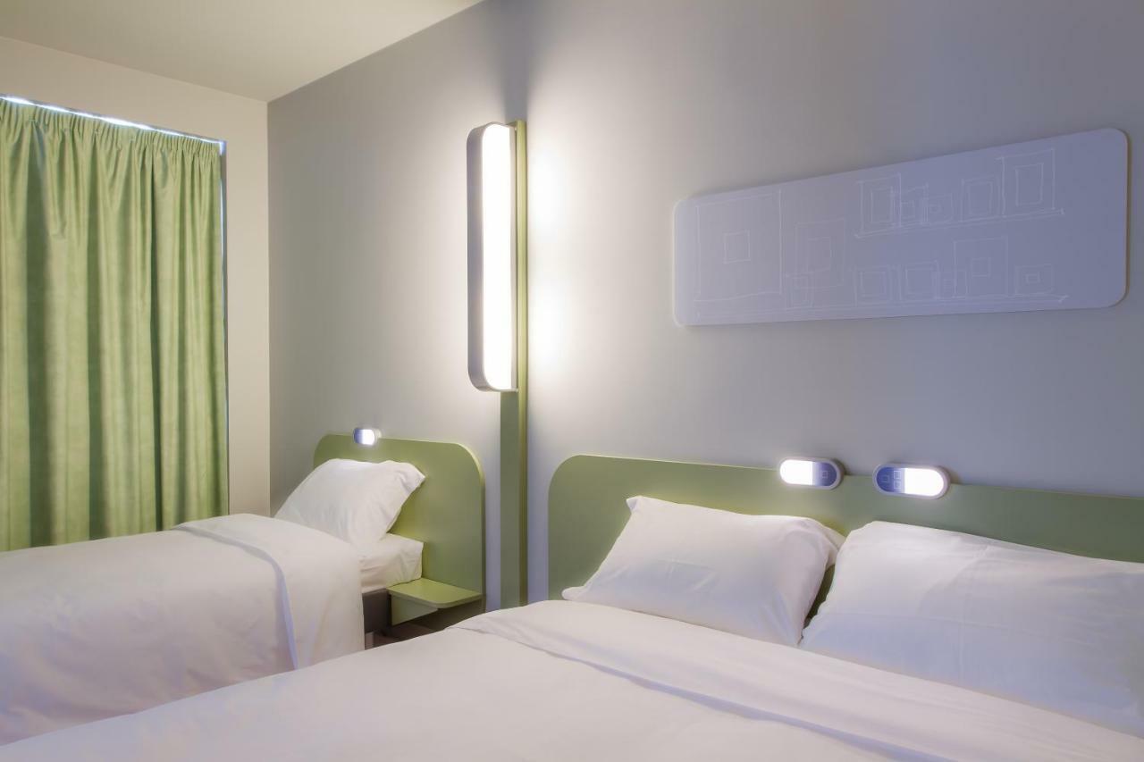 Ibis Budget Braga Centro Bagian luar foto
