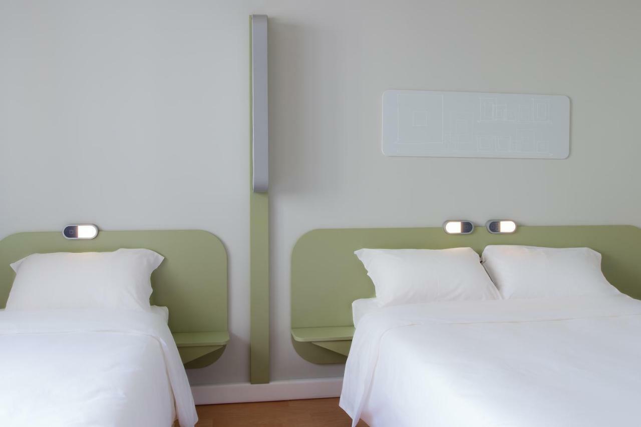 Ibis Budget Braga Centro Bagian luar foto